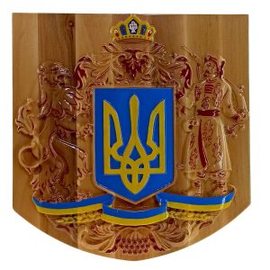 Панно "Герб України" дерев'яне різьблене (вільха), розписане вручну (28х29х1, 5 см)